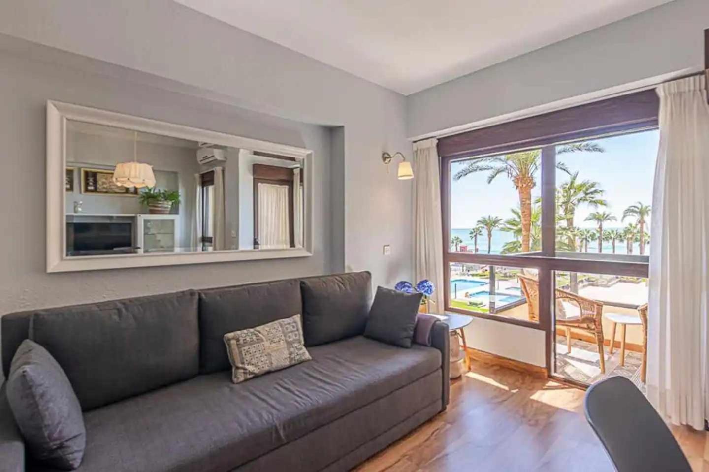 Encantador Apartamento En Primera Linea De Playa Бенальмадена Экстерьер фото