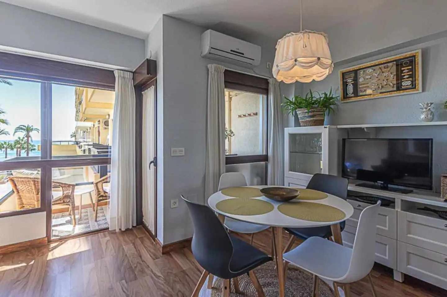 Encantador Apartamento En Primera Linea De Playa Бенальмадена Экстерьер фото