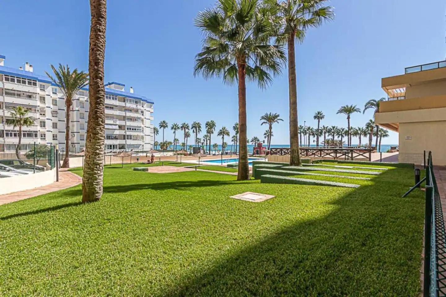 Encantador Apartamento En Primera Linea De Playa Бенальмадена Экстерьер фото